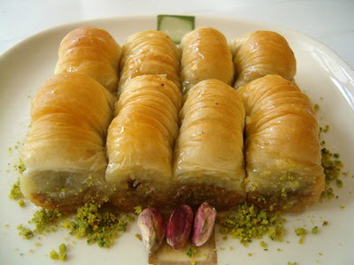 tatli gnder Essiz lezzette 1 kilo Fistikli Sari Burma  Antalya online cicekciler , cicek siparisi 